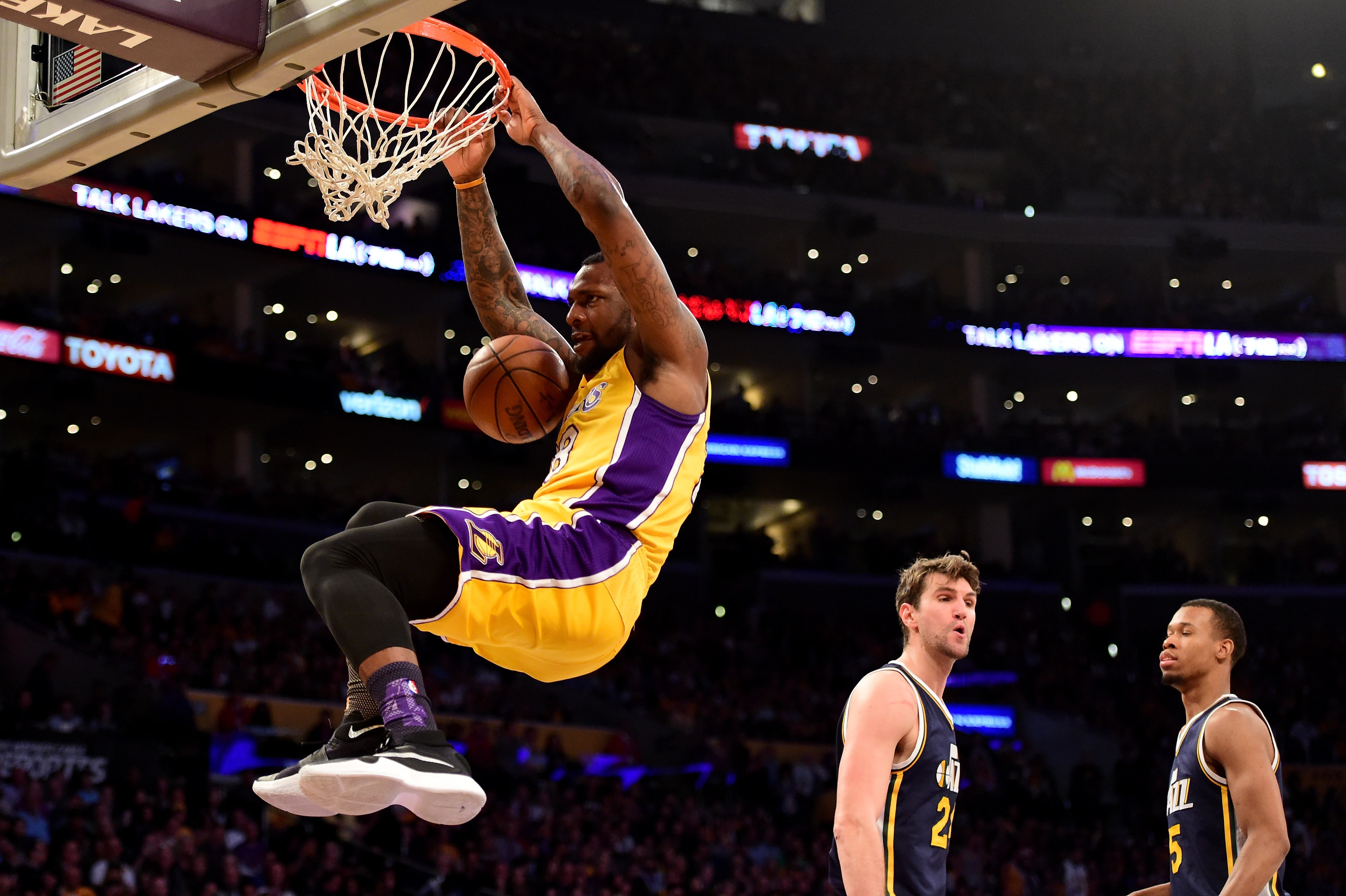 dunk high lakers resell